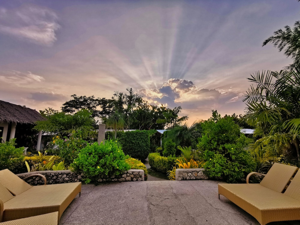 Marcosas Cottages Resort 62/68