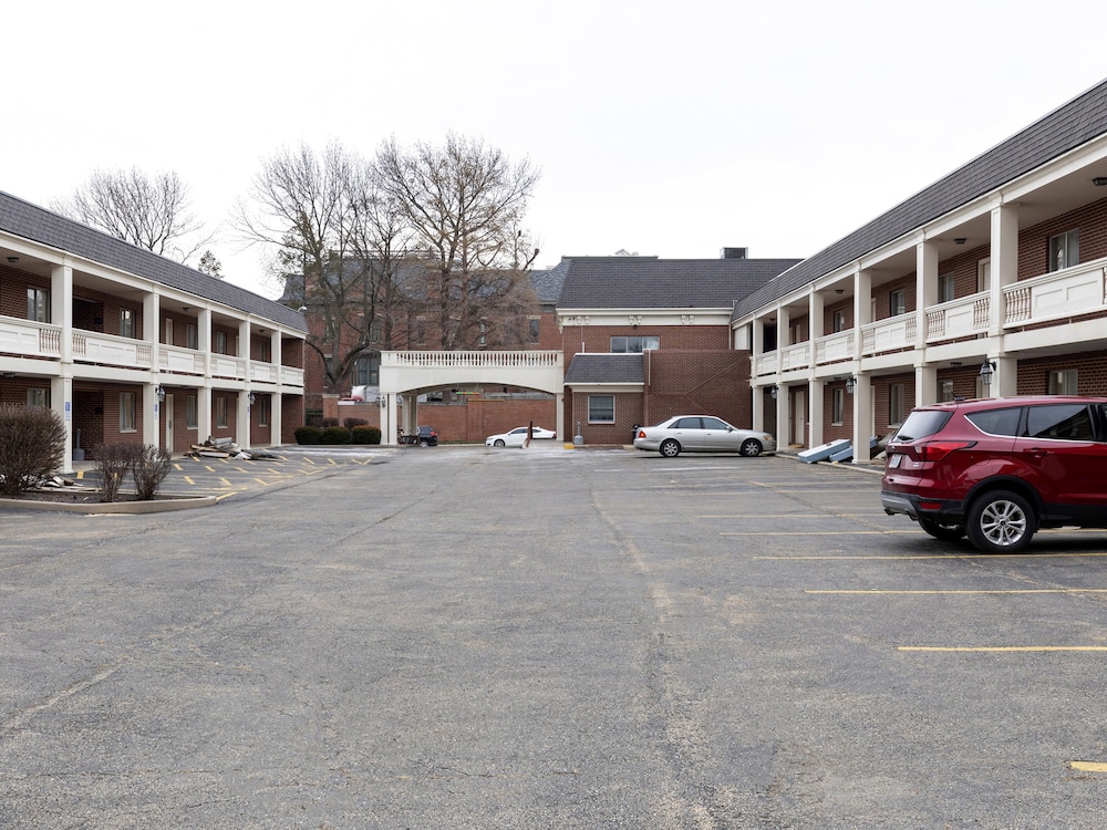 Americas Best Value Inn Springfield - Mansion View 36/47