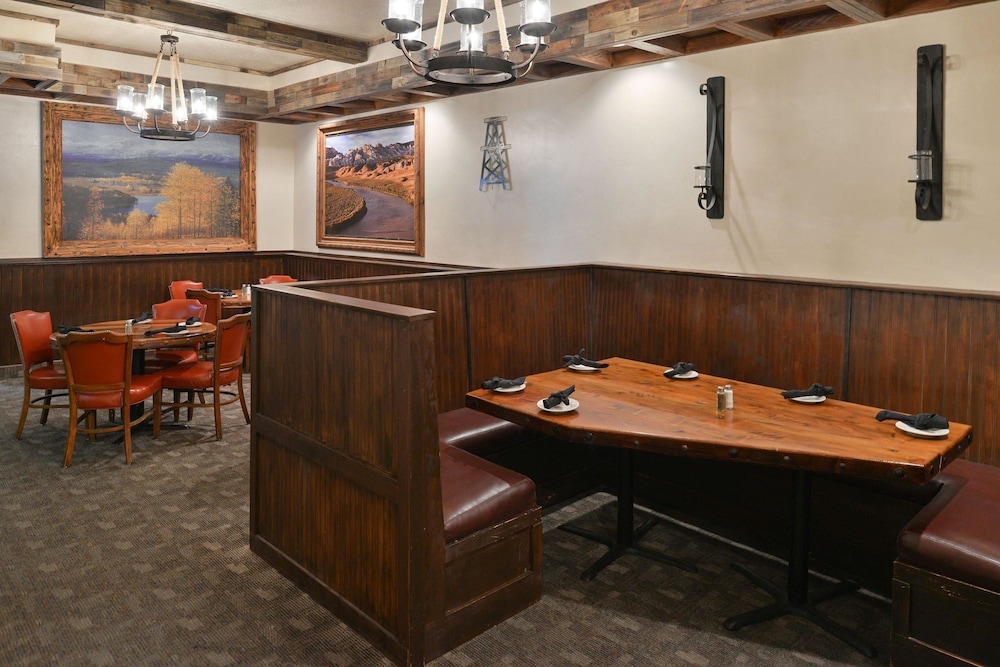 Quality Inn Vernal Near Dinosaur National Monument 40/43