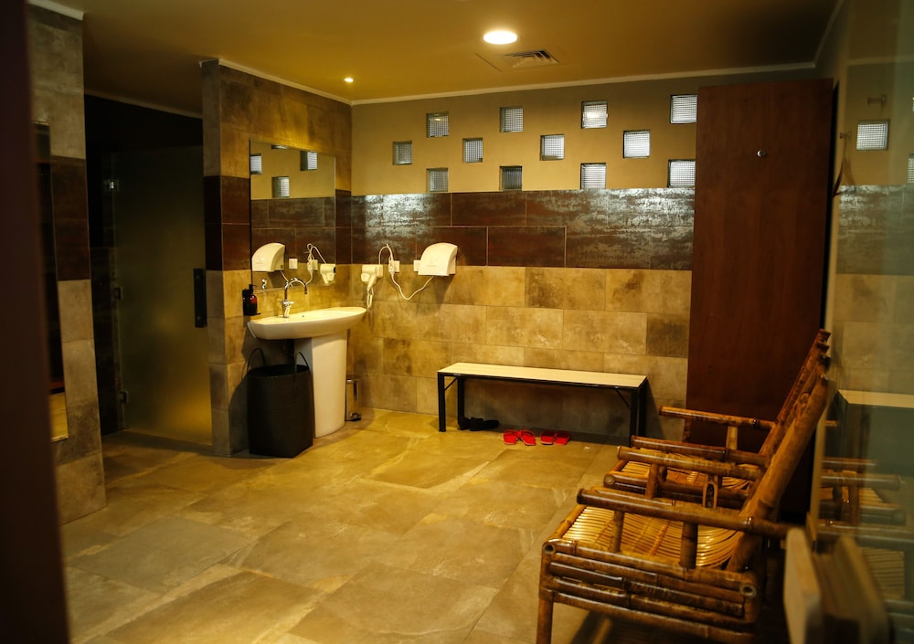 Kiriri Garden Hotel 8/50