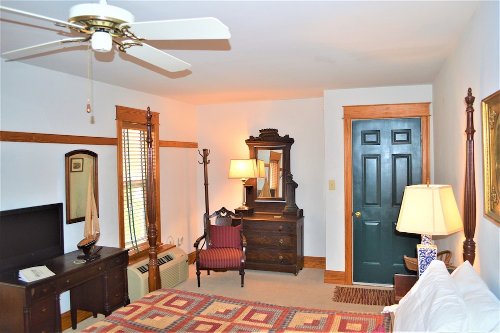 Roanoke Island Inn 32/50