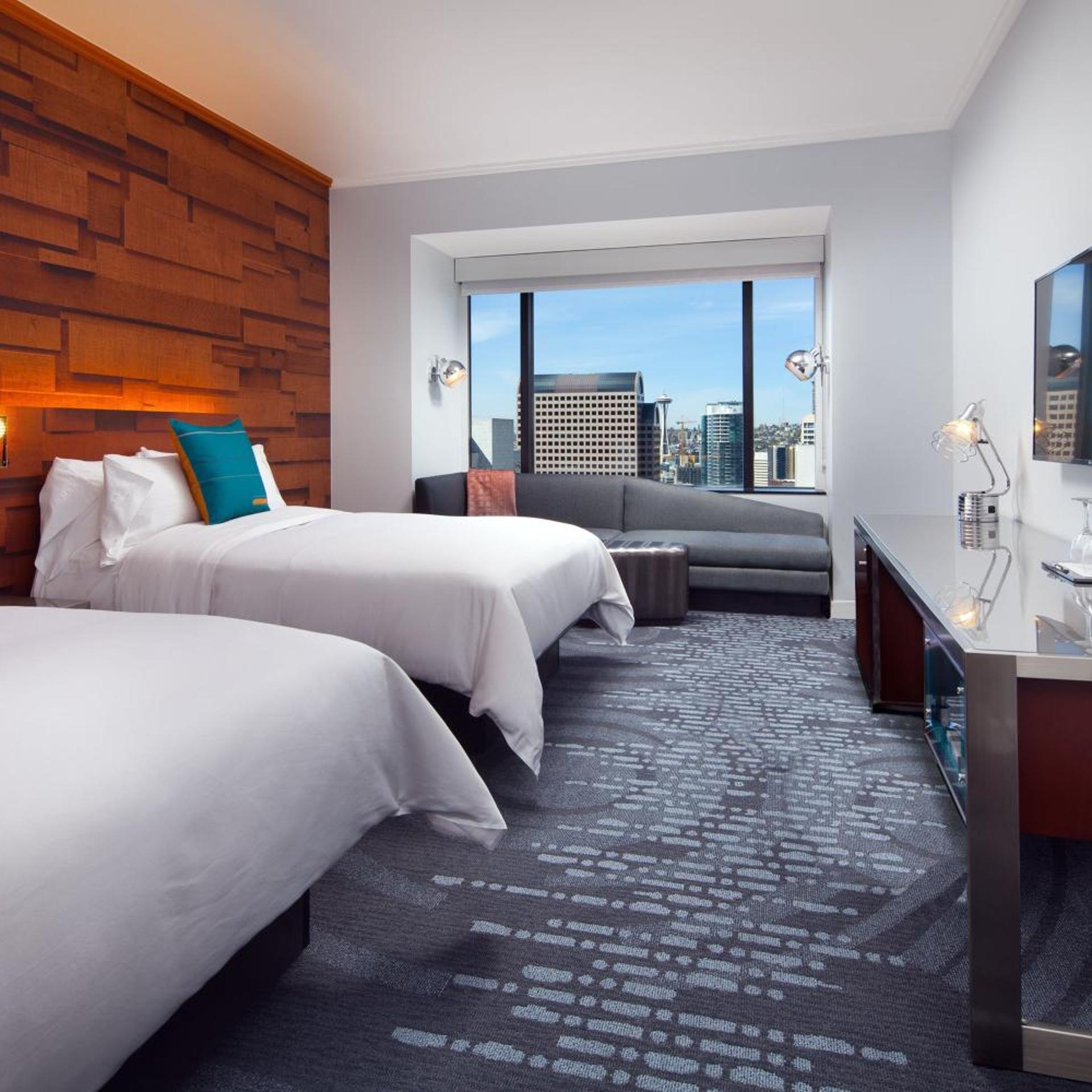 Spectacular, Guest Room, 2 Double Beds, Mountain View, High Floor
