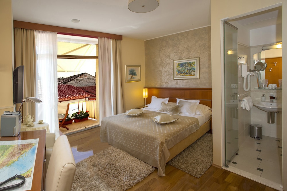 SUPERIOR, DOUBLE BED, BALCONY
