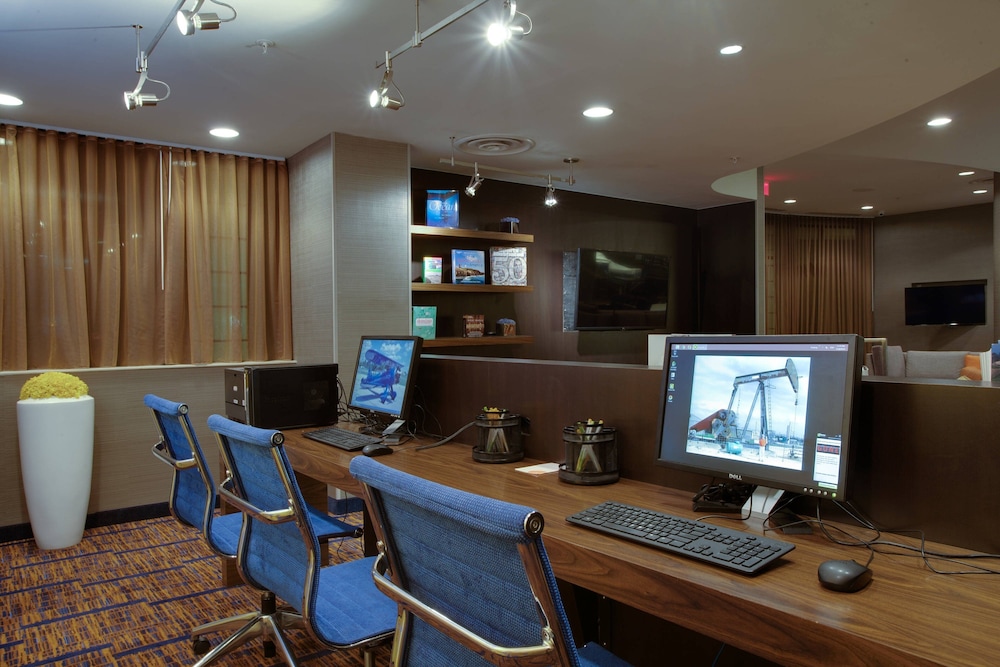 Courtyard By Marriott Republic Aprt Long Island Farmingdale 39/71