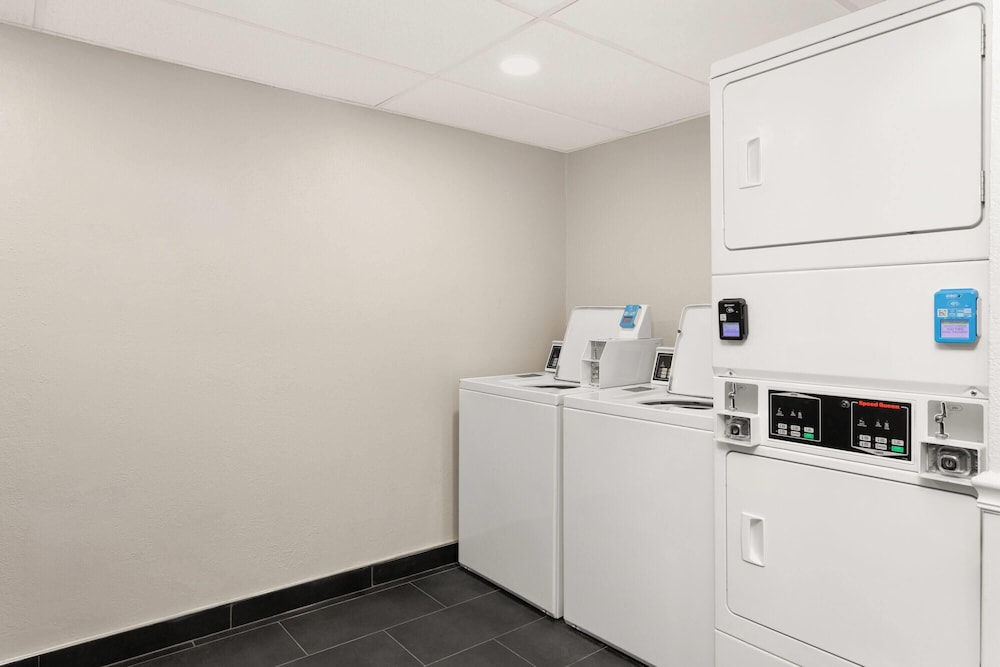 Hawthorn Extended Stay by Wyndham Ft Lauderdale Cypress Crk 7/46