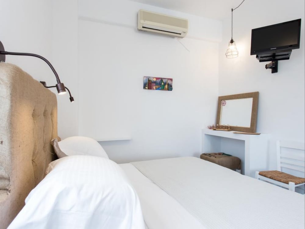 Room at Evi Rooms, PAROS