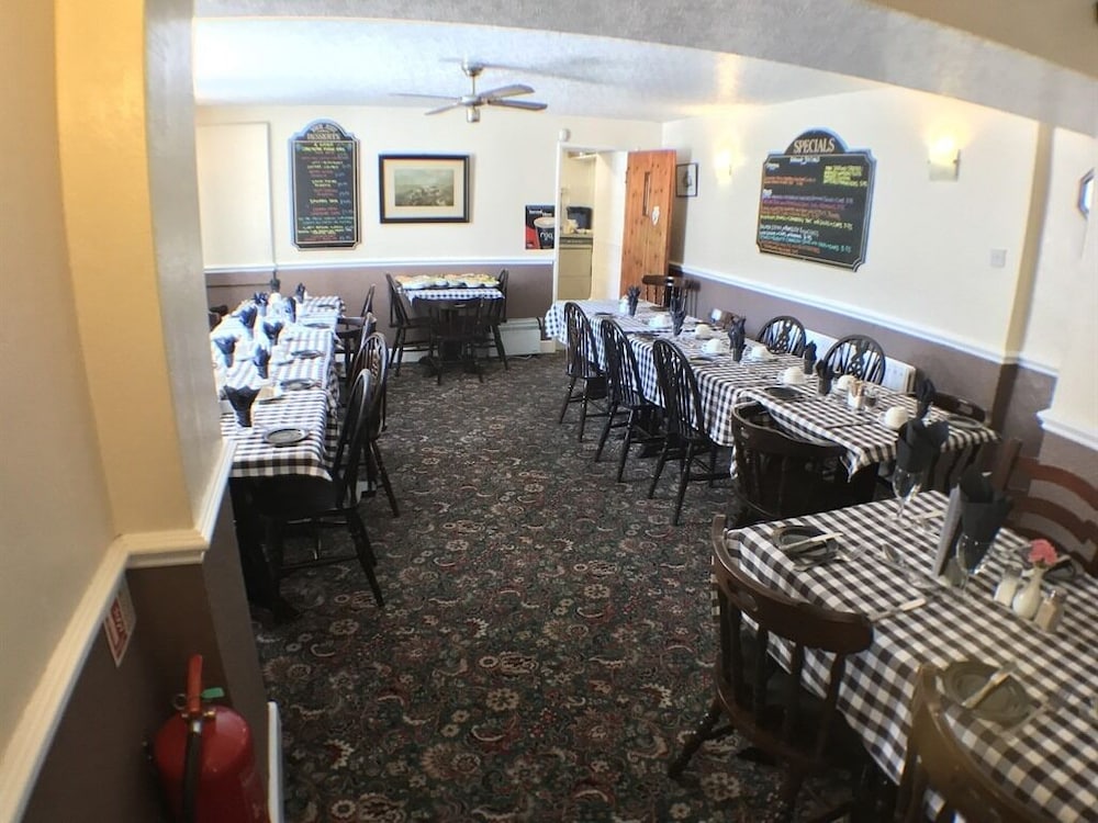 The Fox & Hounds Inn 22/35