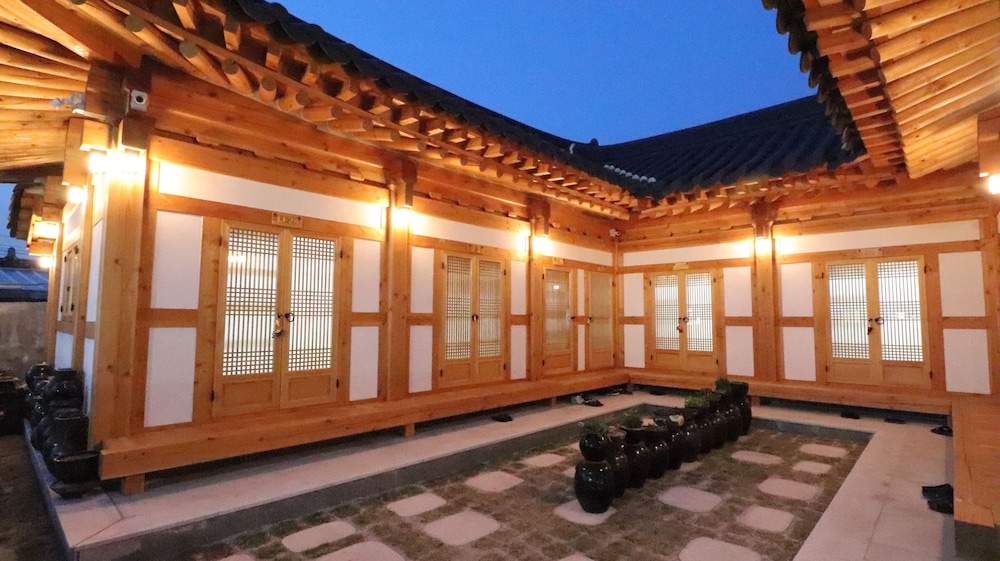 Nadul Hanok 27/50