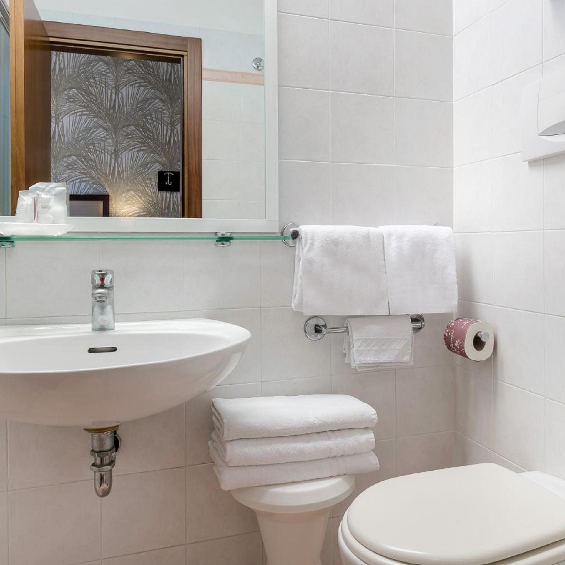 غرفة رباعية بشرفة، HOTEL ASTOR RIMINI 4/4