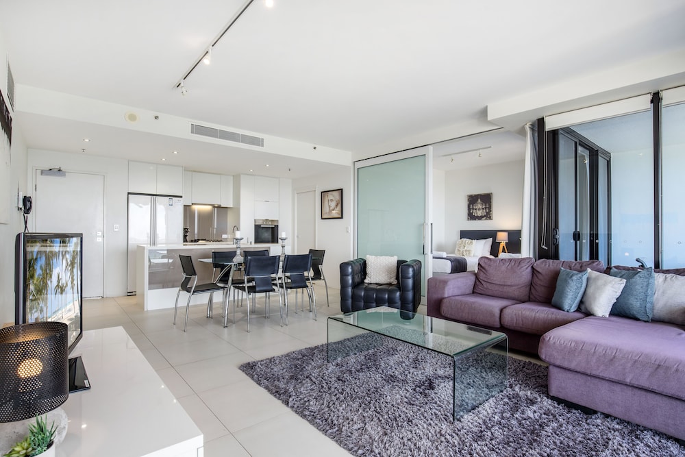 Ultra Broadbeach 47/72