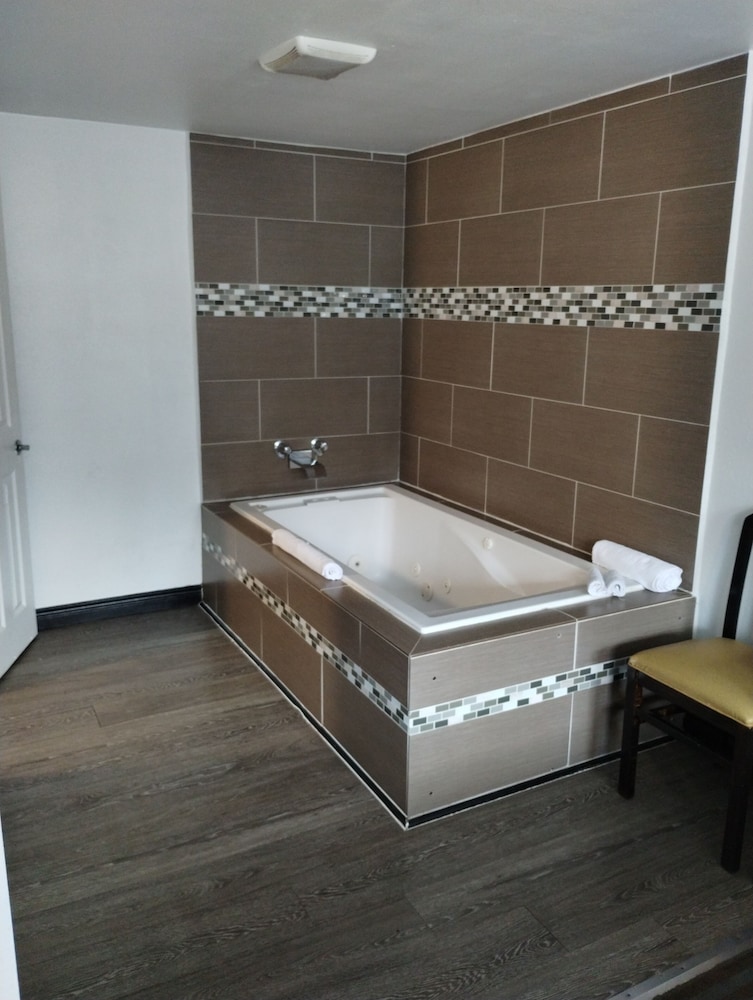 Kings Row Inn 11/12