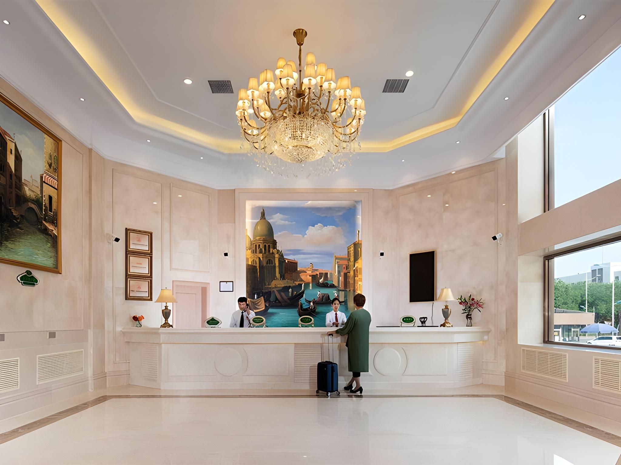 Vienna International Hotel (Beijing Qingyuan Road Metro Station) 7/33