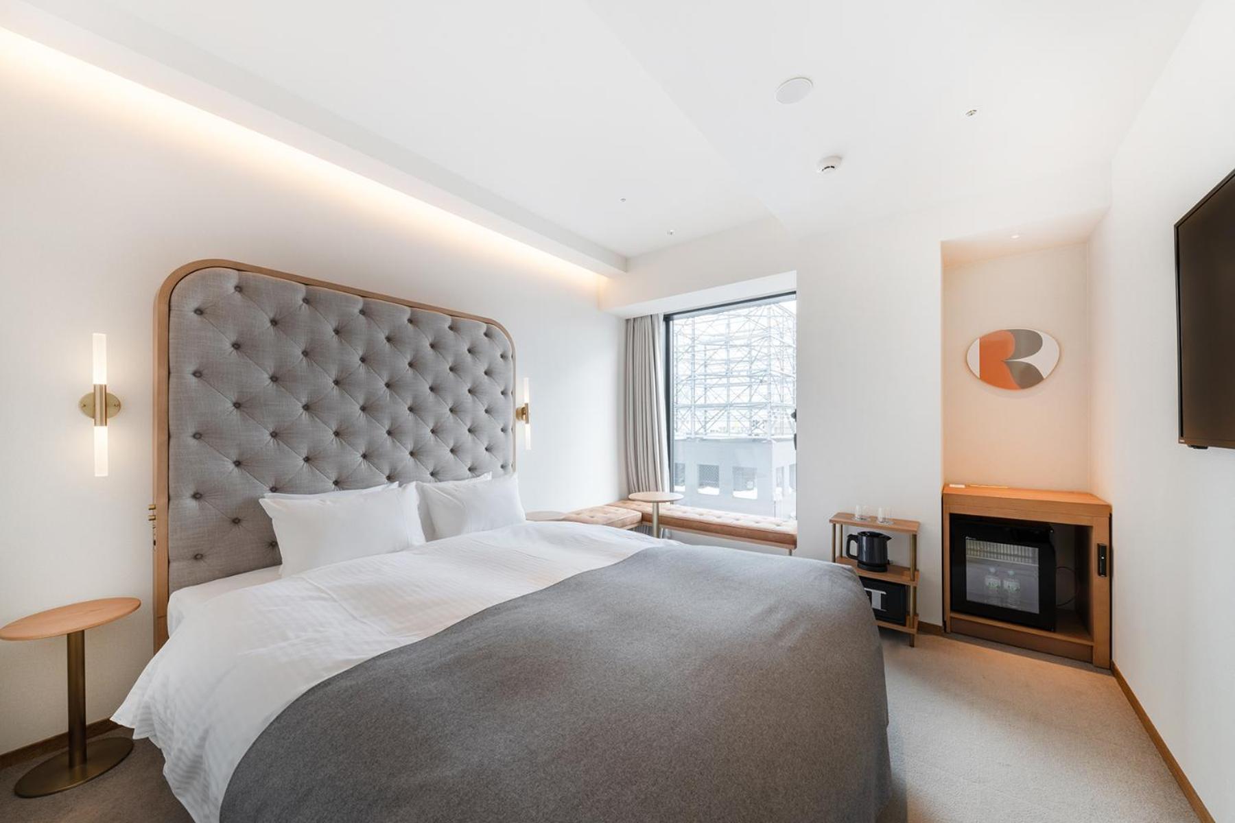 SUPERIOR, QUEEN BED, CITY VIEW