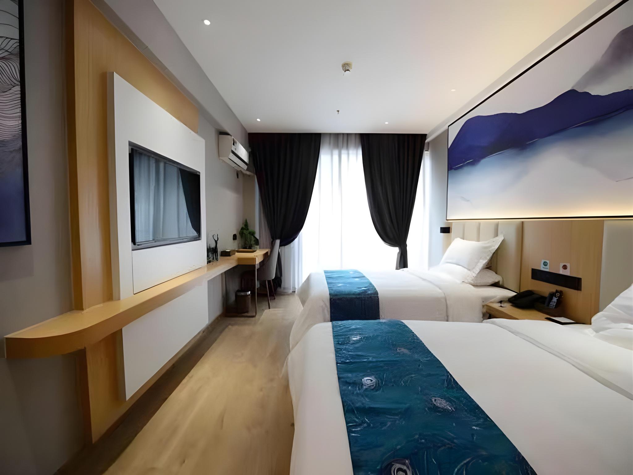 ROOM, TWIN BEDS