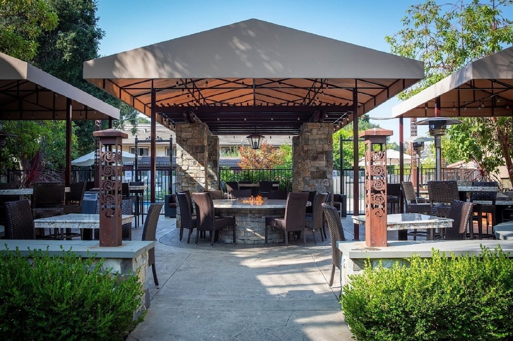 Courtyard By Marriott Palo Alto Los Altos 65/70