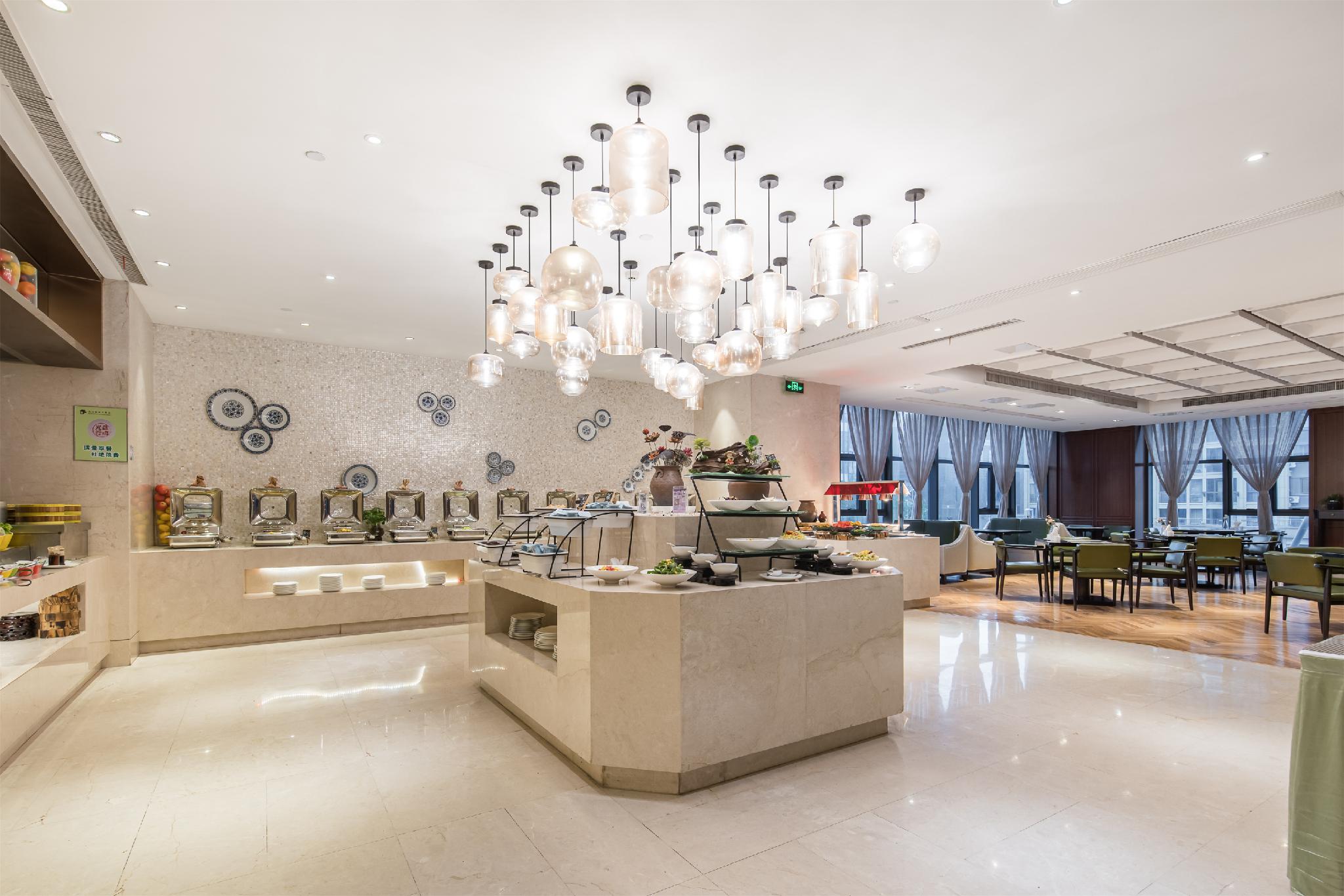 Dongfang Mingzhu Hotel 8/24