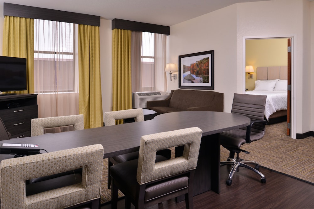 Candlewood Suites Terre Haute 42/49