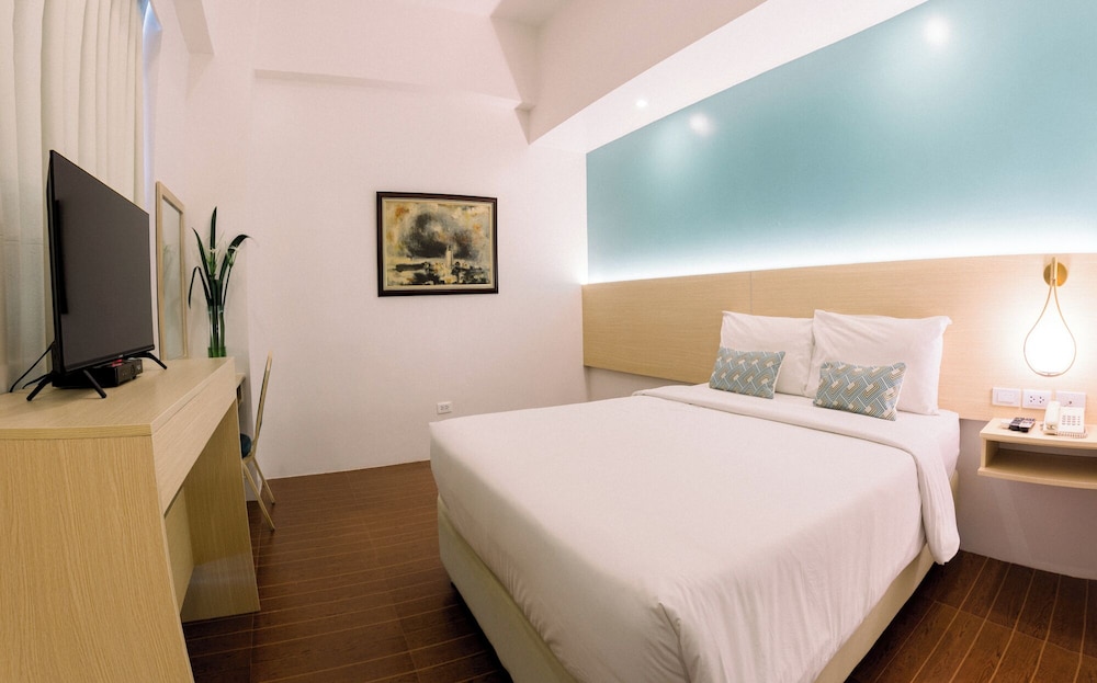 Allure Hotel And Suites 24/55