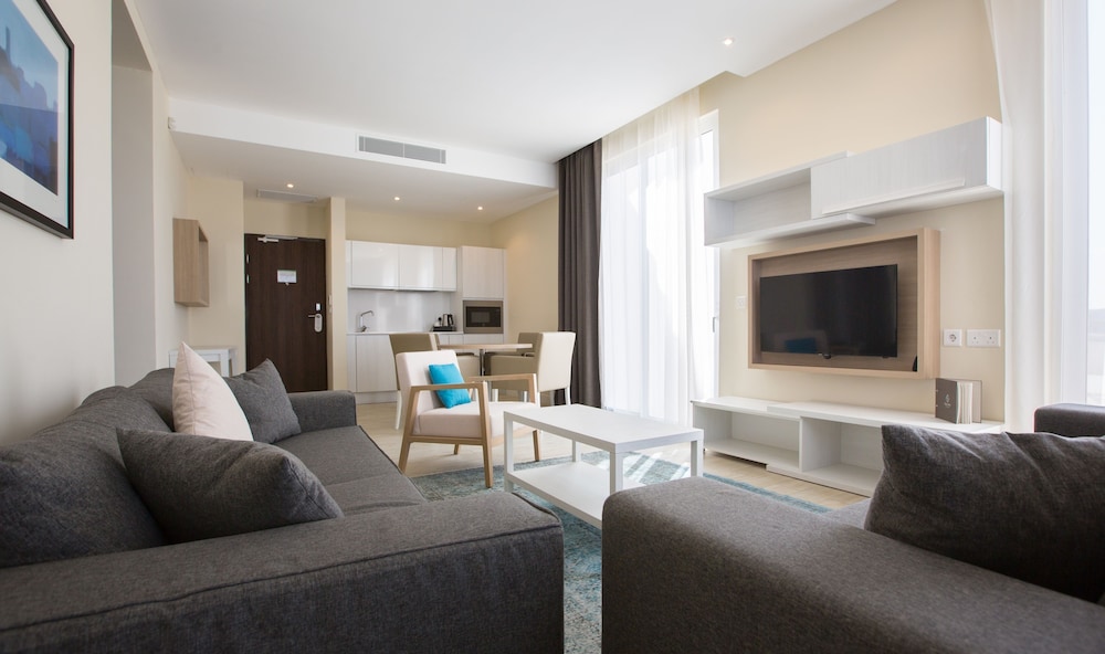SALINI RESORT 42/68