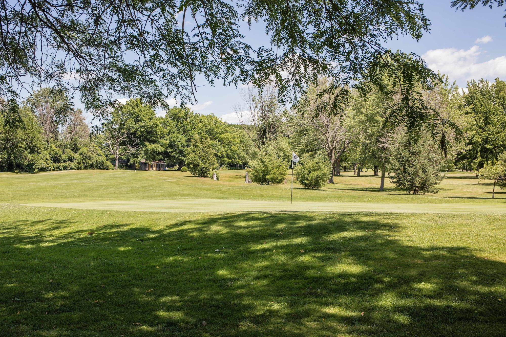 Forest Golf Club and Inn 14/19