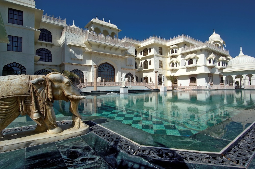 Shiv Vilas Resorts in Amer