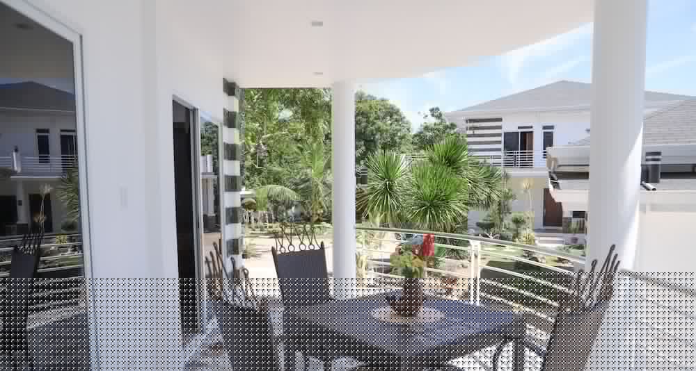 J&R Residence 45/67