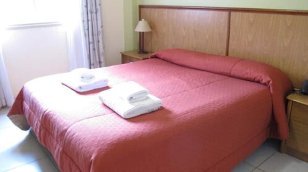 ROOM, DOUBLE BED