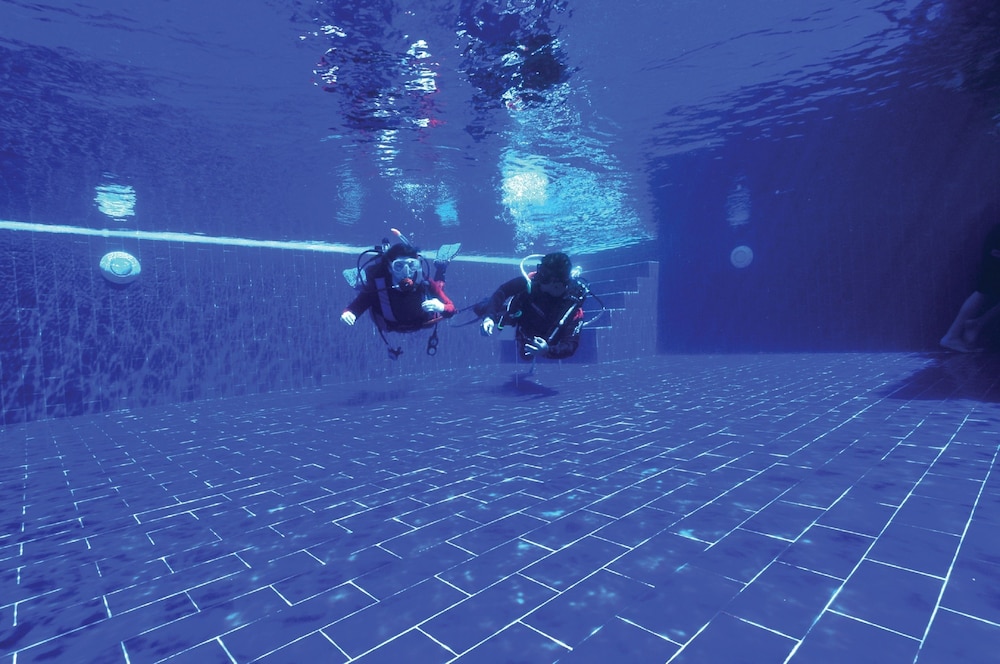 Tulamben Wreck Divers 10/27