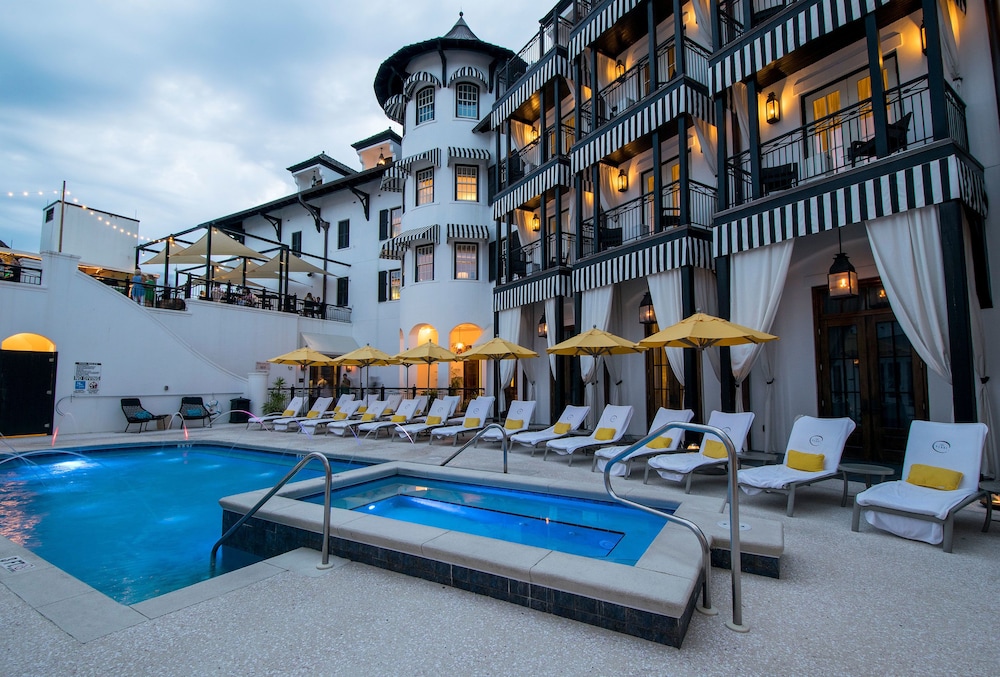 The Pearl Hotel 40/44