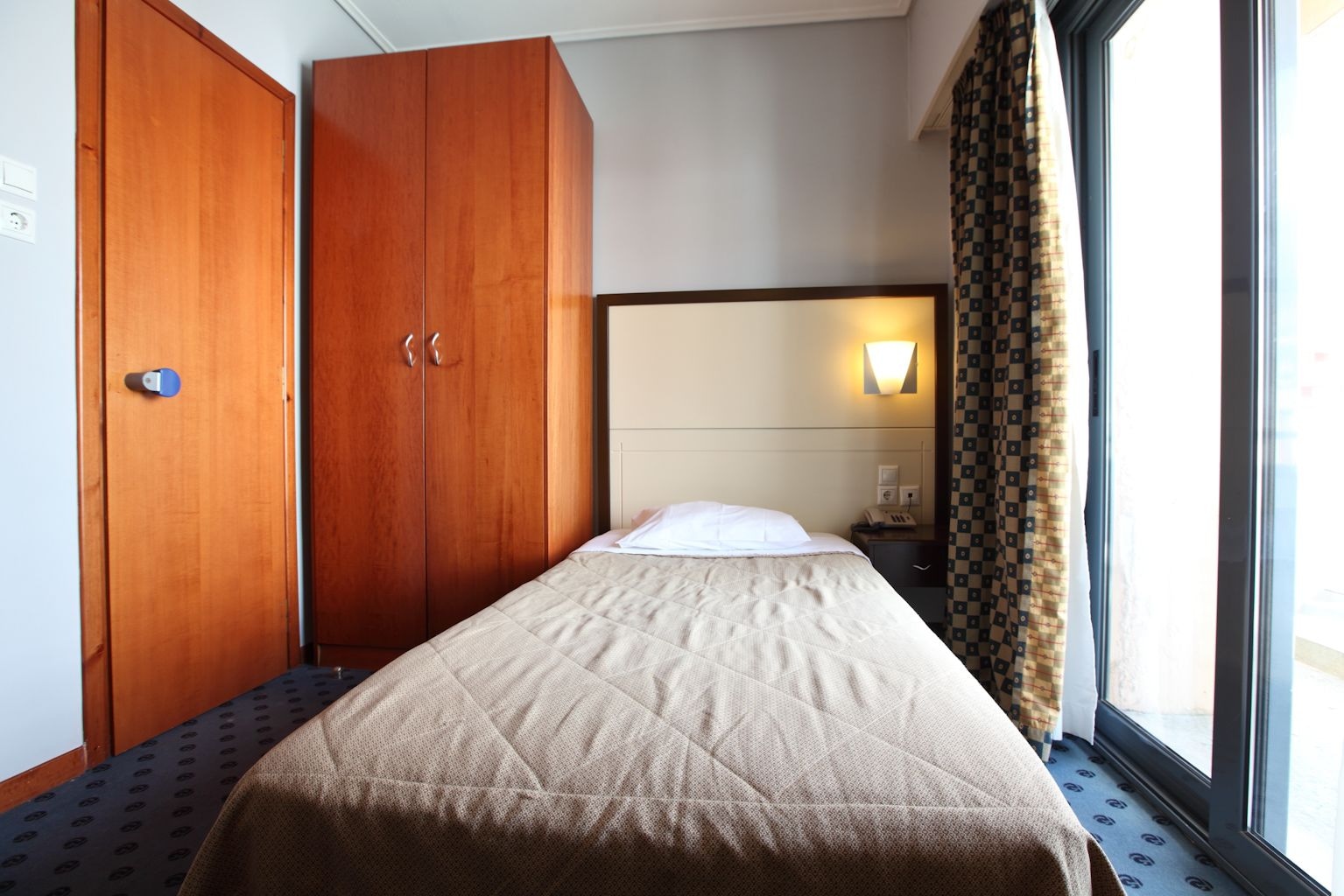 غرفة مفردة، Galaxy Hotel 9/14
