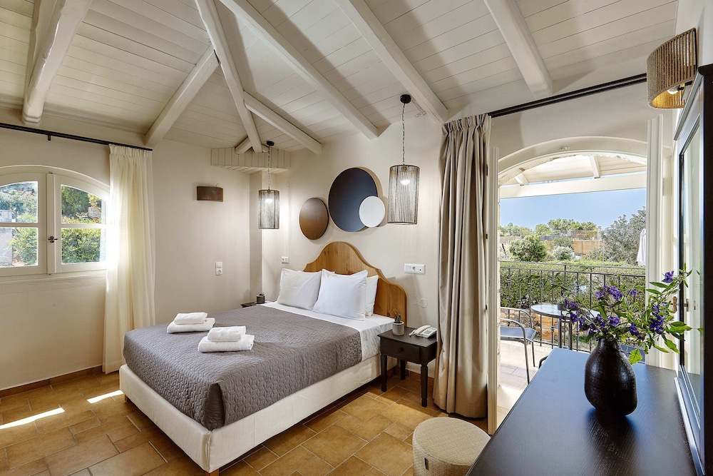House, Queen and Twin Beds