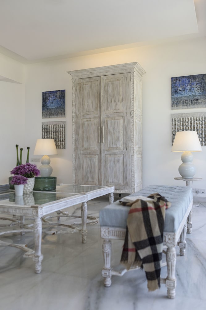 White Villa 28/50