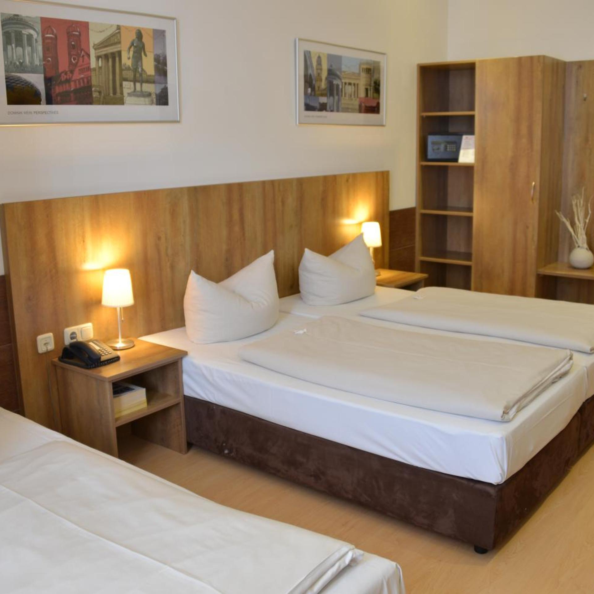 غرفة ثلاثية، Arthotel Munich 4/10