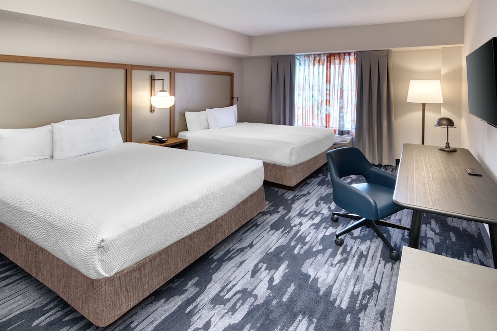 Suite, 2 Queen Beds, Sofa