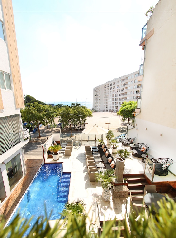 Hotel Feliz 3/65