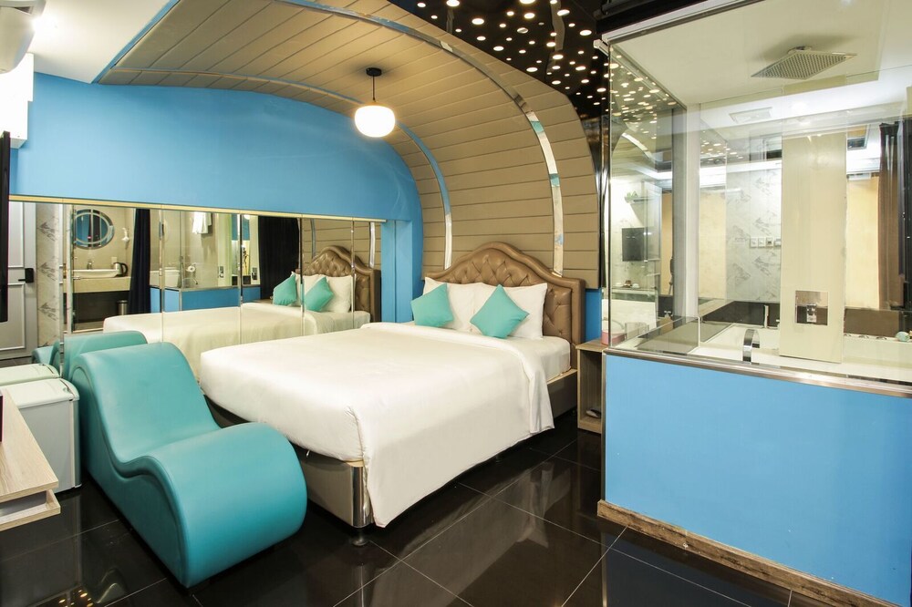 Cupid Hotel 35/72