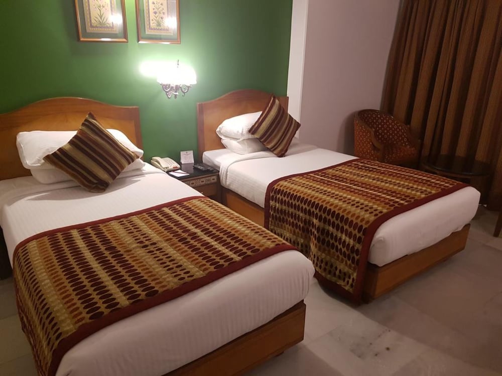 Ramee Guestline Dadar 11/71