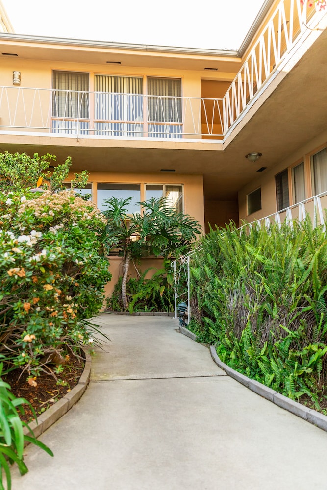 Cal Mar Hotel Suites 10/27