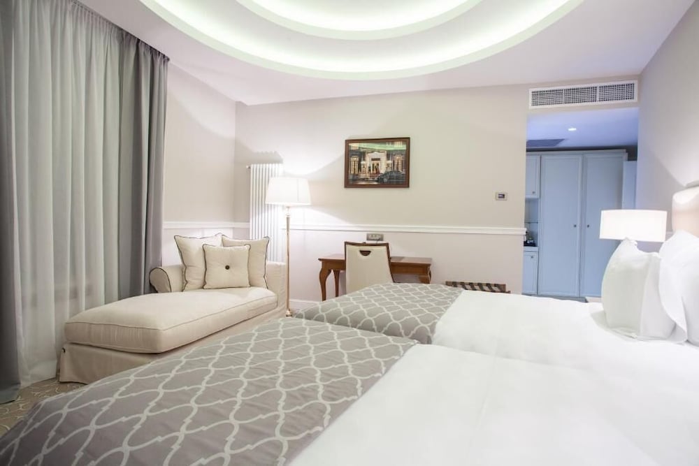 Deluxe, Twin Beds