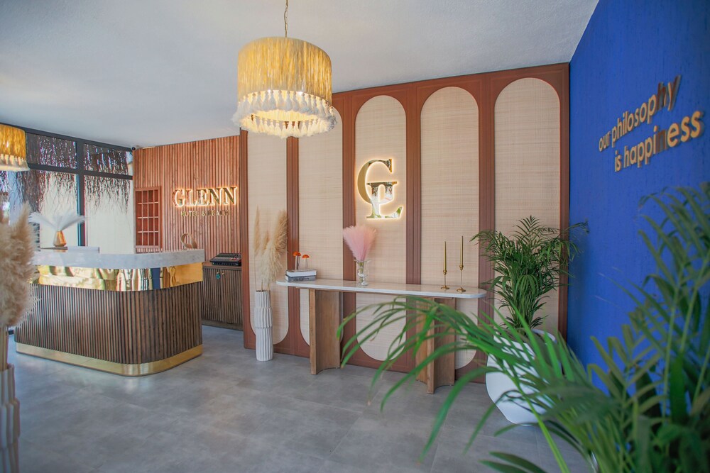 Glenn Hotel Beach 8/50