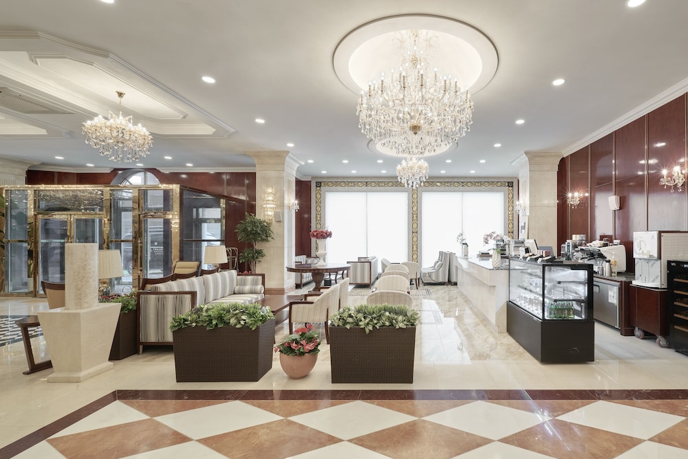 Goldone Hotel And Suites 56/72