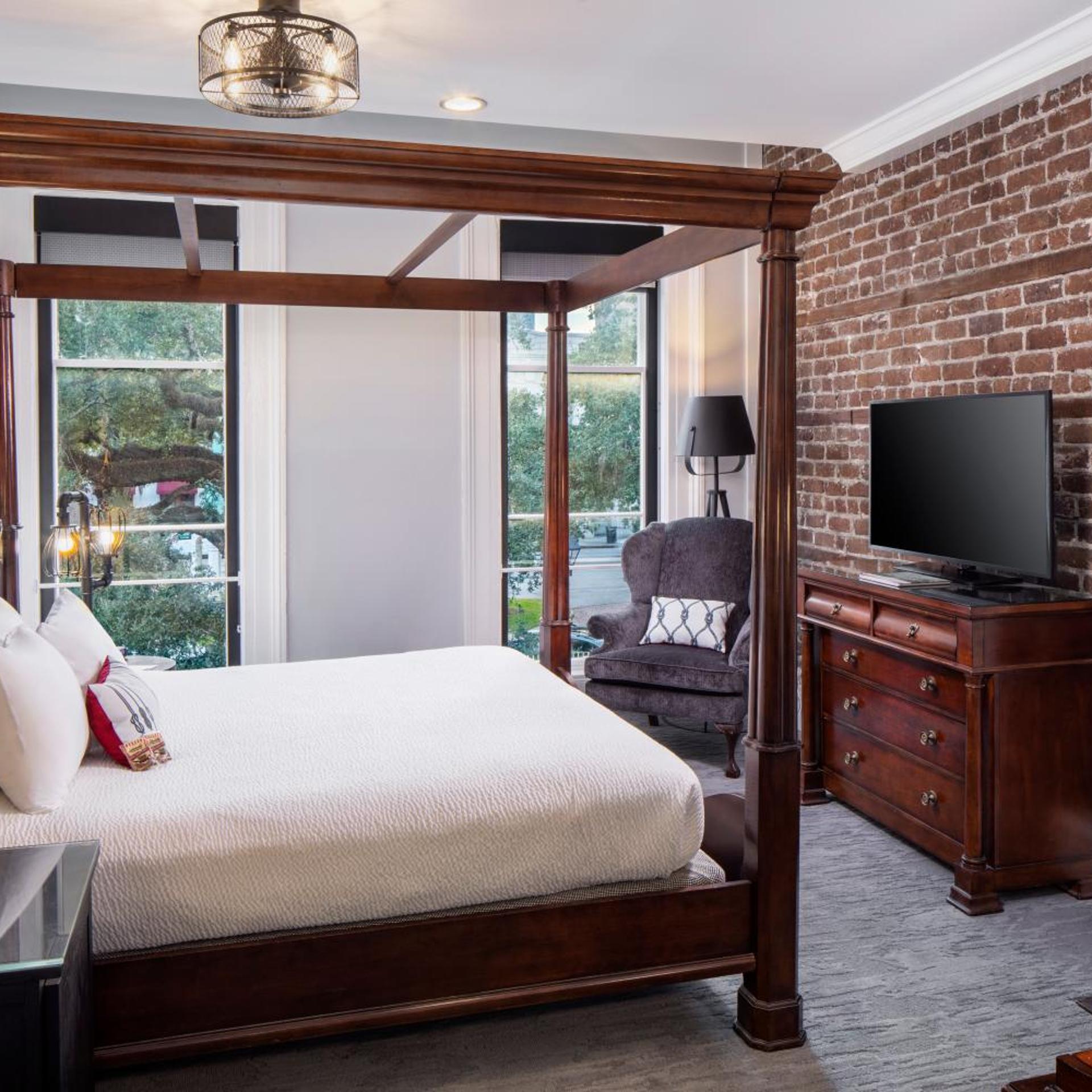 غرفة بسرير كينج بإطلالة على المدينة