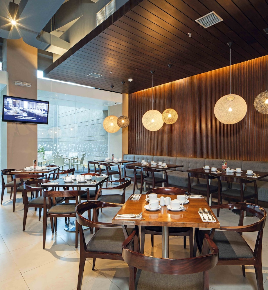 Midtown Hotel Surabaya 58/62