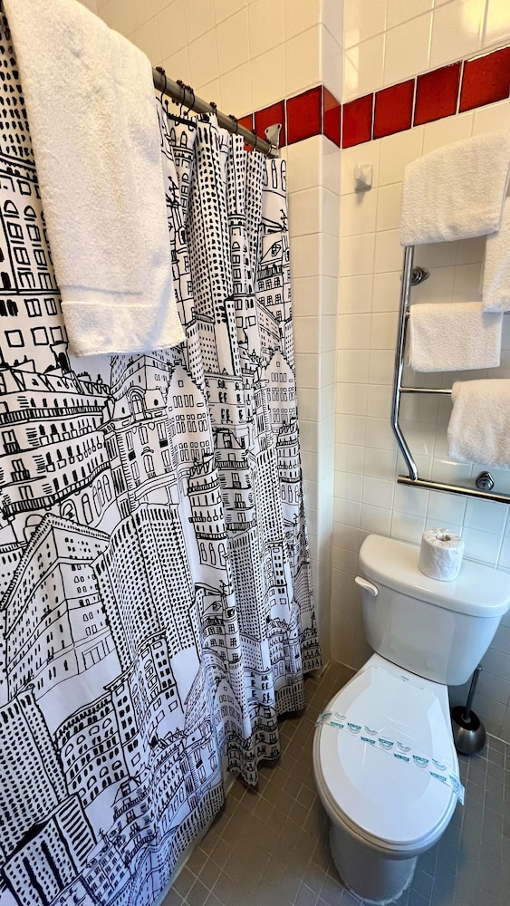 Touchstone Hotel 41/45