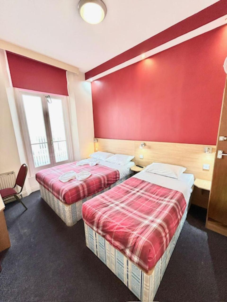 ROOM, TRIPLE