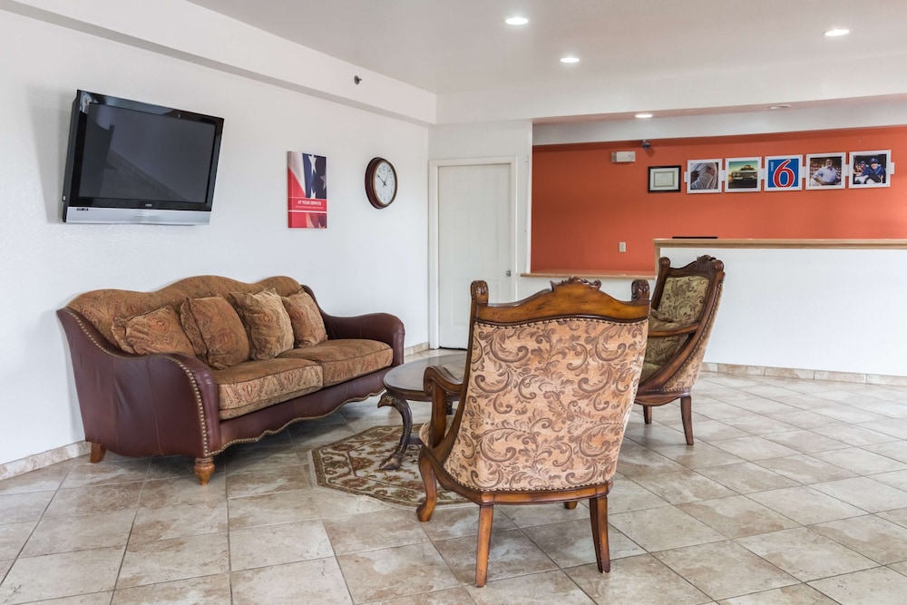Motel6 Alvarado, TX 26/33