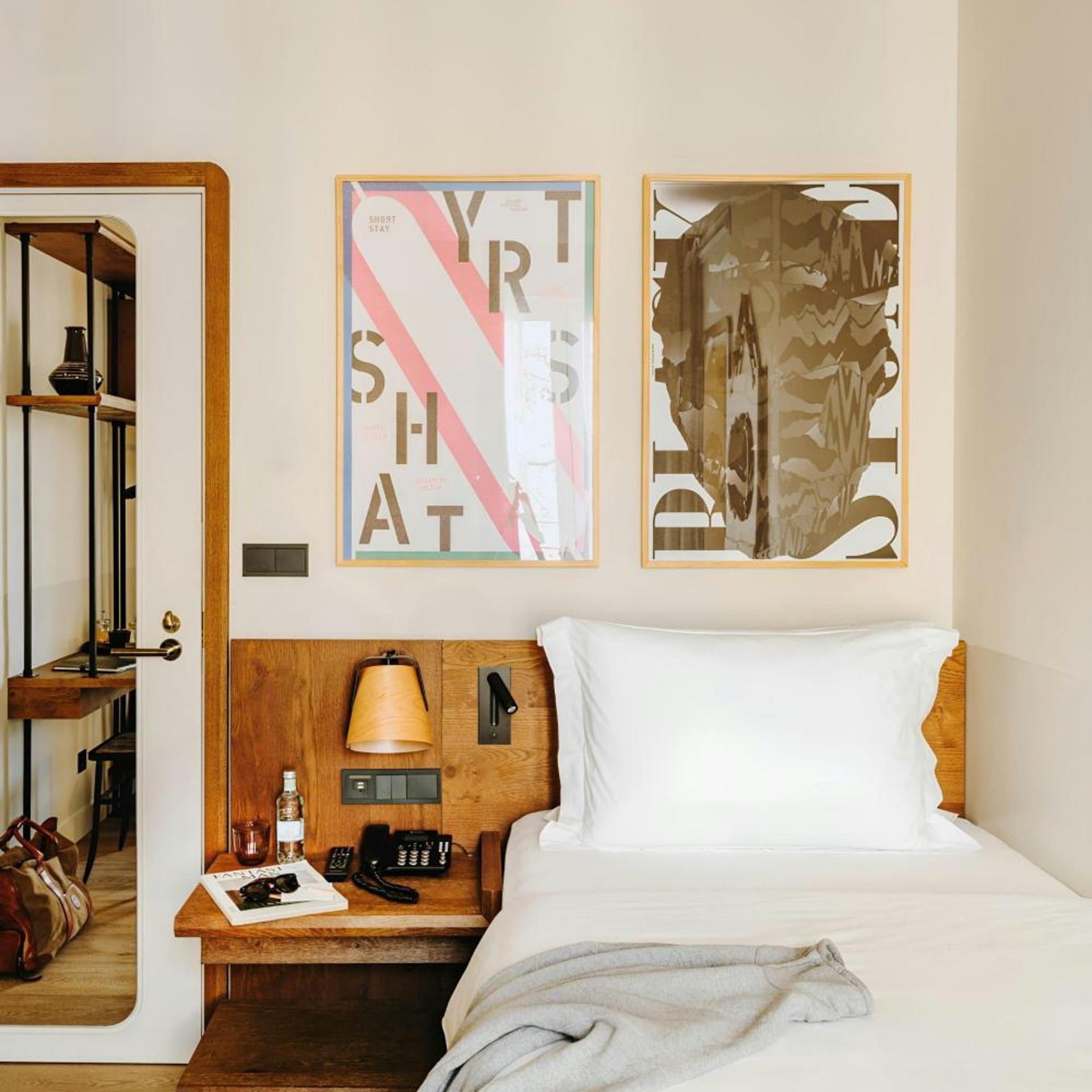 Room, Single, Street View, Balcony