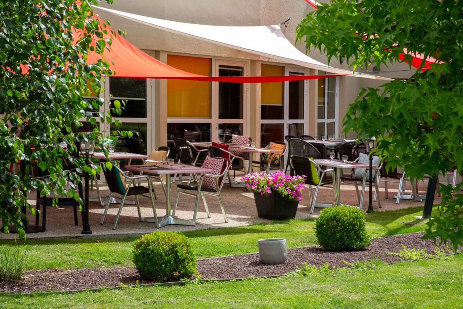 Best Western La Porte Des Chateaux 65/67