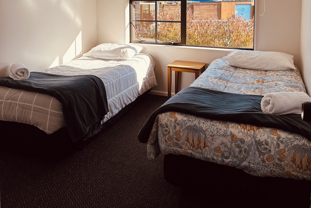 3 Bedrooms, Unit, Apartment, 1 Queen and 4 Single Beds