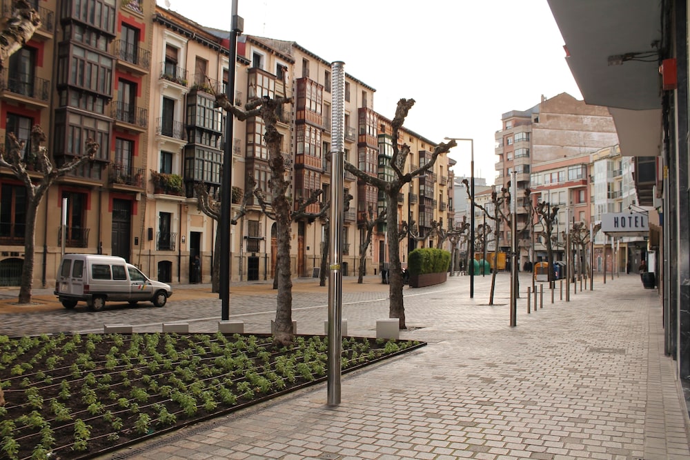 Hotel Los Bracos 48/53